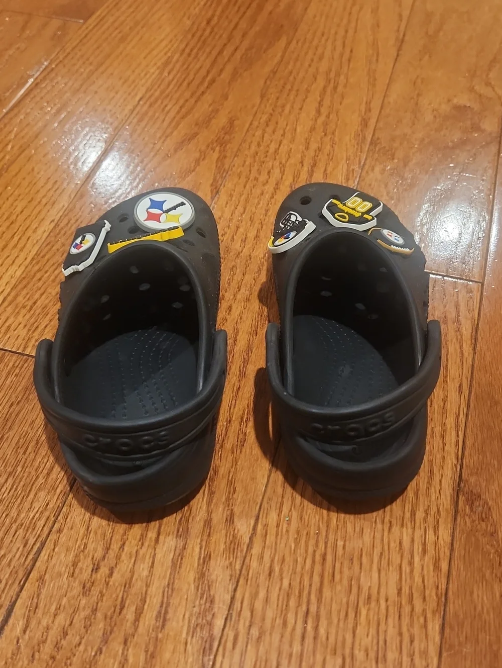 CROCS Toddler Black Clogs with Steelers Football Team Charms, Size 10 C